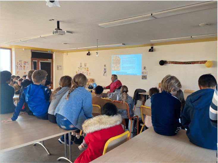 Intervention pédagogique dans une école de Strasbourg avant le festival